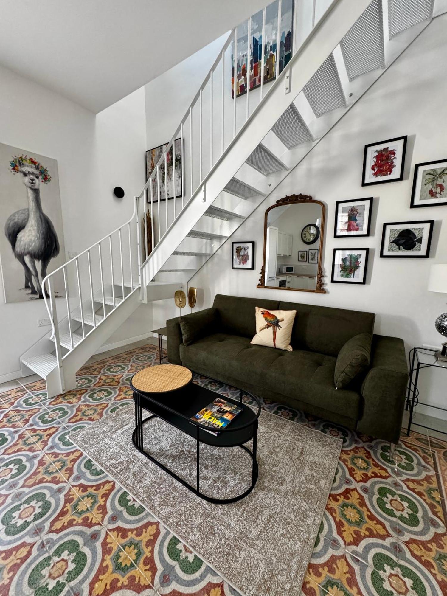 Stylish Boutique Duplex - - 2 Large Double Bedrooms With Ensuite Bathrooms * Msida